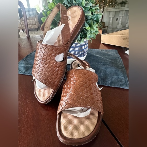 SOFTWALK Brown Leather Slingback Casual Comfort‎ Sandals Size 11M EUC - Picture 1 of 6